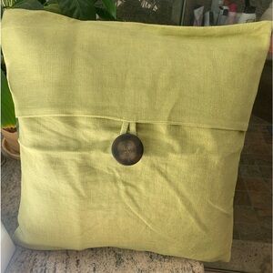 POTTERY BARN Pillow Cover 100% LINEN single Button 18 X 18 moss GREEN TEXTURED